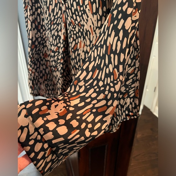 Vici- V-Neck Blouse with Roll-Up Sleeves - Picture 4 of 5